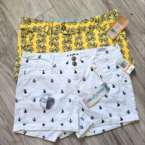Bundle Women's Shorts -Size 7 -98%Cotton - Picture 1 of 16
